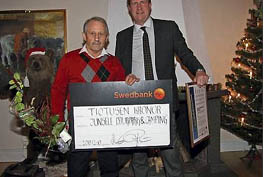 Bel&ouml;nad av LRF. Bengt Eriksson . Magnus Pallin Swedbank prisutdelare. Foto Margareta Cronquist T&Aring;